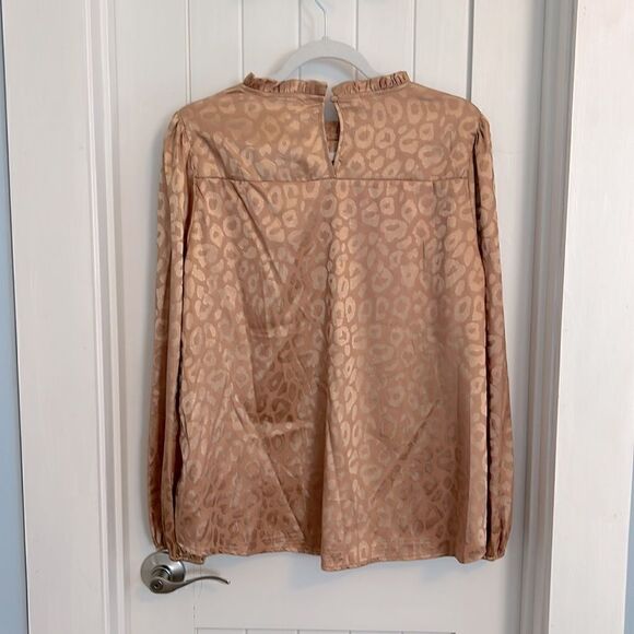 NWT Savanna Jane Satin Gold Leopard Popover Ruffle Neck Blouse Sz Medium - Picture 4 of 9